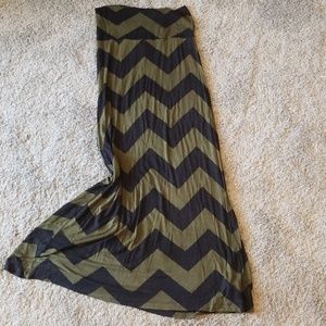 Pink blush maternity chevron maxi skirt M